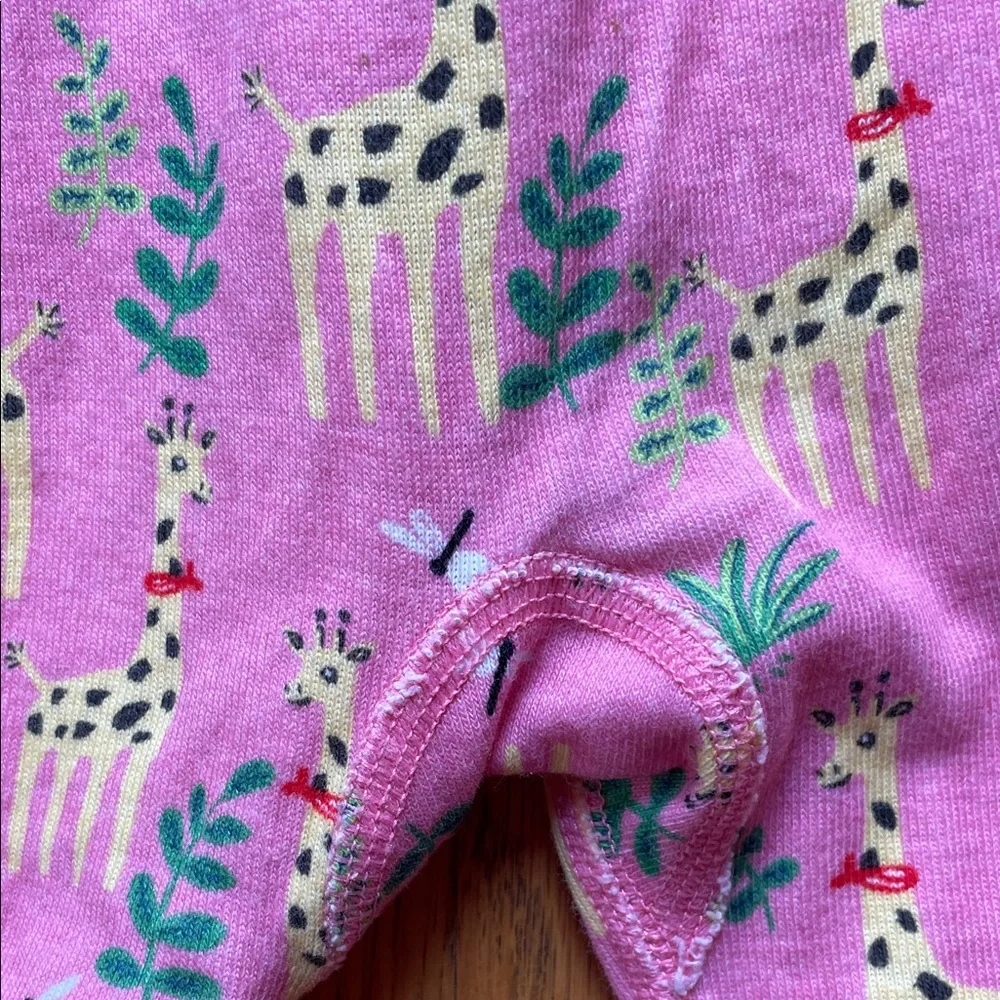 Hanna Andersson - Baby Zip Up One Piece Sleeper in pink giraffe print - Picture 6 of 12